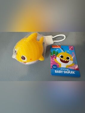 Pinkfong Baby Shark Yellow baby shark figure toy 6M+ bath time play time
